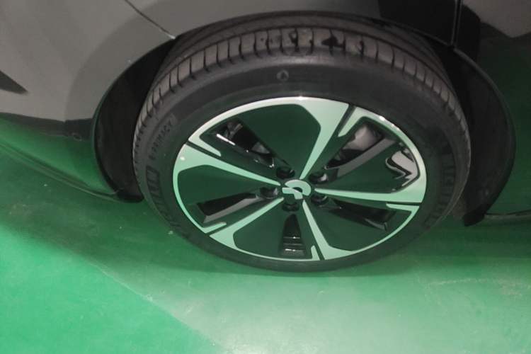 Used Nio ET5T 2025 75 kWh Touring Right Rear Wheel Hub