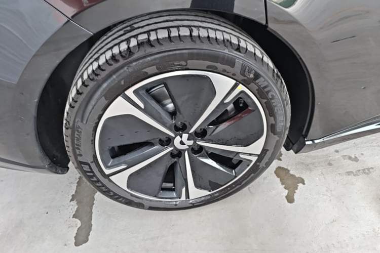 Used Nio ET5T 2025 75 kWh Touring Right Rear Wheel Hub