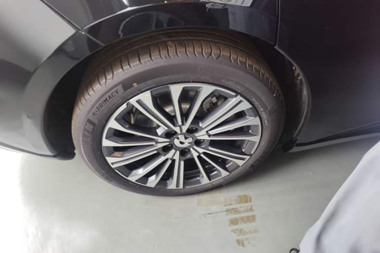 Used Nio ET5T 2025 75 kWh Touring Right Rear Wheel Hub