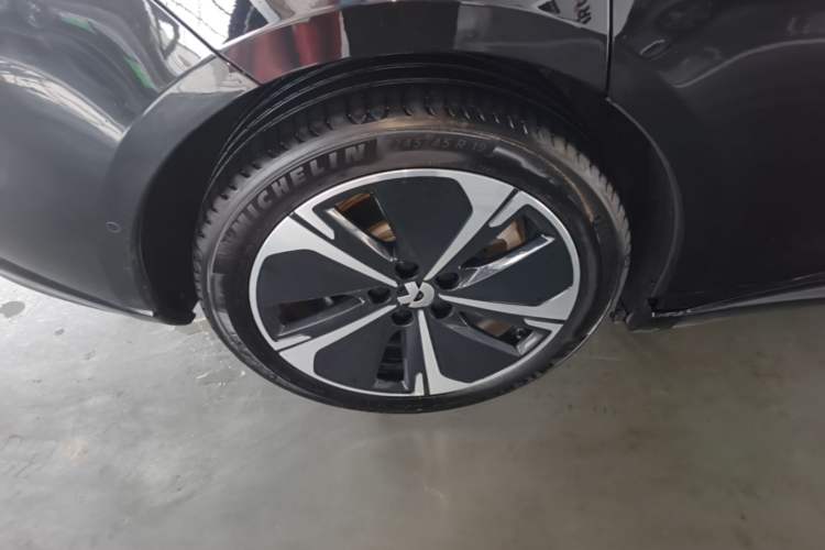 Used Nio ET5T 2025 75 kWh Touring Right Rear Wheel Hub