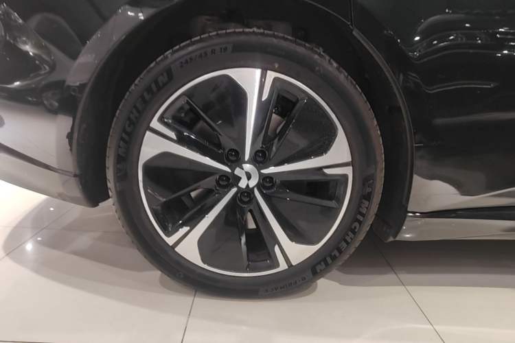 Used Nio ET5T 2025 75 kWh Touring Right Rear Wheel Hub