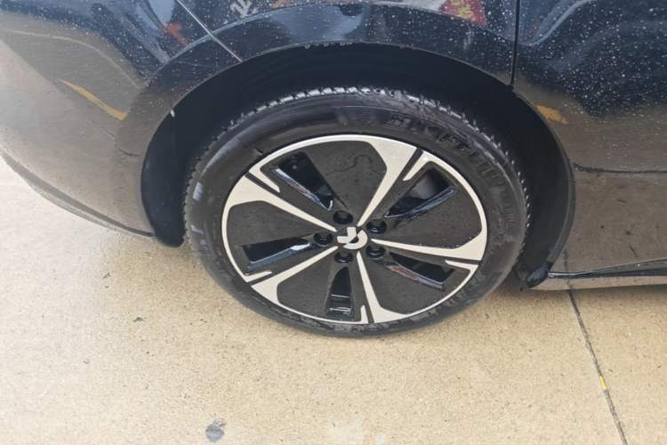 Used Nio ET5T 2025 75 kWh Touring Right Rear Wheel Hub