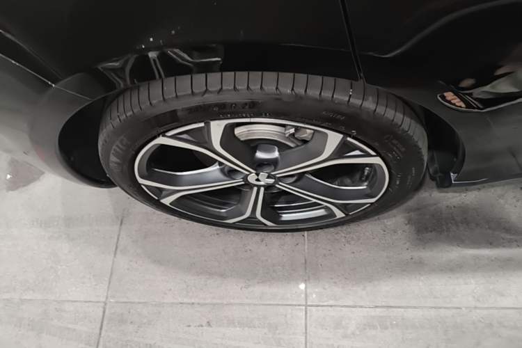 Used Nio ET5T 2025 75 kWh Touring Right Rear Wheel Hub