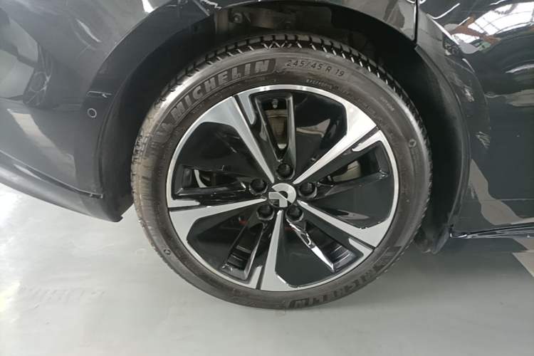 Used Nio ET5T 2025 75 kWh Touring Right Rear Wheel Hub