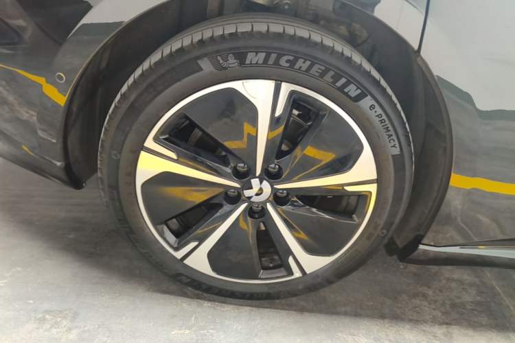 Used Nio ET5T 2025 75 kWh Touring Right Rear Wheel Hub