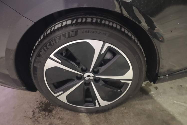 Used Nio ET5T 2025 75 kWh Touring Right Rear Wheel Hub