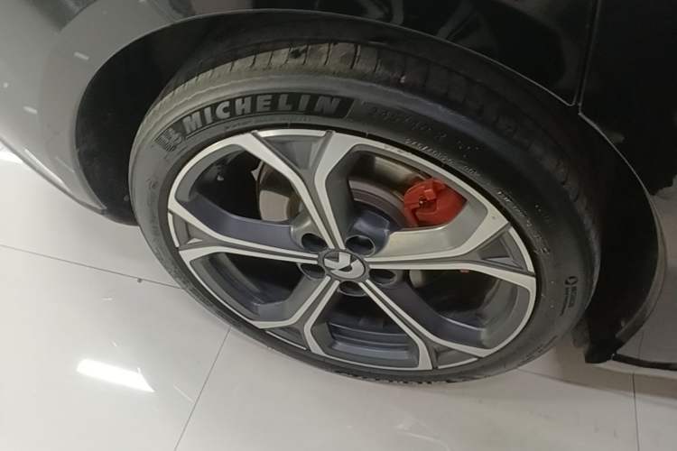 Used Nio ET5T 2025 75 kWh Touring Right Rear Wheel Hub