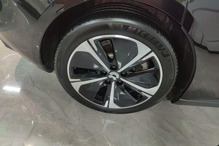 Used Nio ET5T 2025 75 kWh Touring Right Rear Wheel Hub