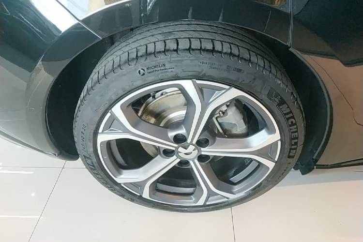 Used Nio ET5T 2025 75 kWh Touring Right Rear Wheel Hub