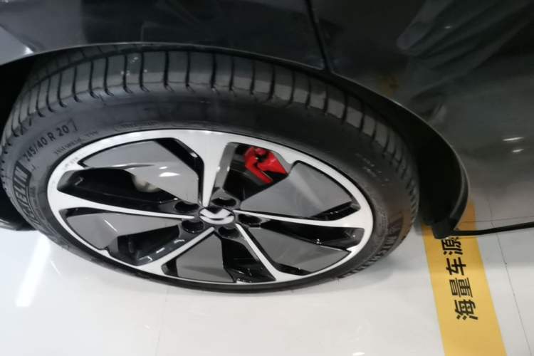 Used Nio ET5T 2025 75 kWh Touring Right Rear Wheel Hub
