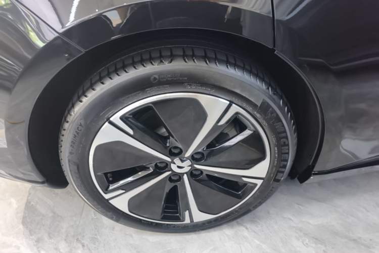 Used Nio ET5T 2025 75 kWh Touring Right Rear Wheel Hub