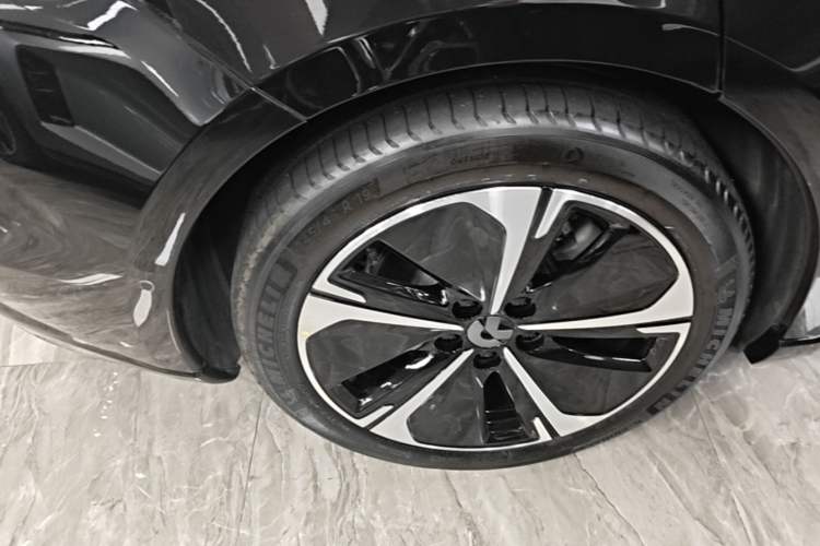 Used Nio ET5T 2025 75 kWh Touring Right Rear Wheel Hub