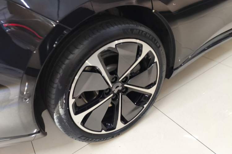 Used Nio ET5T 2025 75 kWh Touring Right Rear Wheel Hub