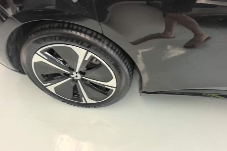 Used Nio ET5T 2025 75 kWh Touring Right Rear Wheel Hub