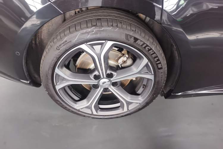 Used Nio ET5T 2025 75 kWh Touring Right Rear Wheel Hub