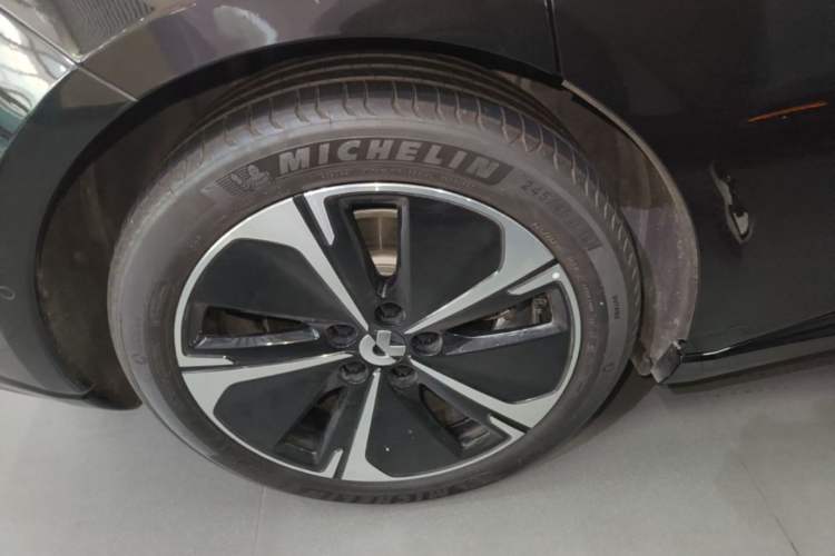 Used Nio ET5T 2025 75 kWh Touring Right Rear Wheel Hub