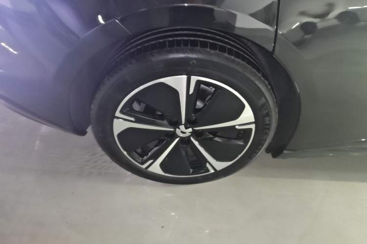 Used Nio ET5T 2025 75 kWh Touring Right Rear Wheel Hub