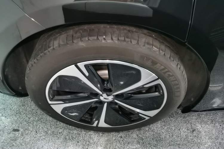 Used Nio ET5T 2025 75 kWh Touring Right Rear Wheel Hub