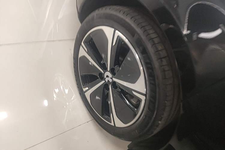 Used Nio ET5T 2025 75 kWh Touring Right Rear Wheel Hub