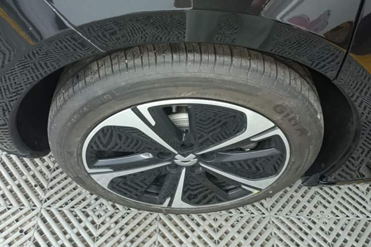 Used Nio ET5T 2025 75 kWh Touring Right Rear Wheel Hub