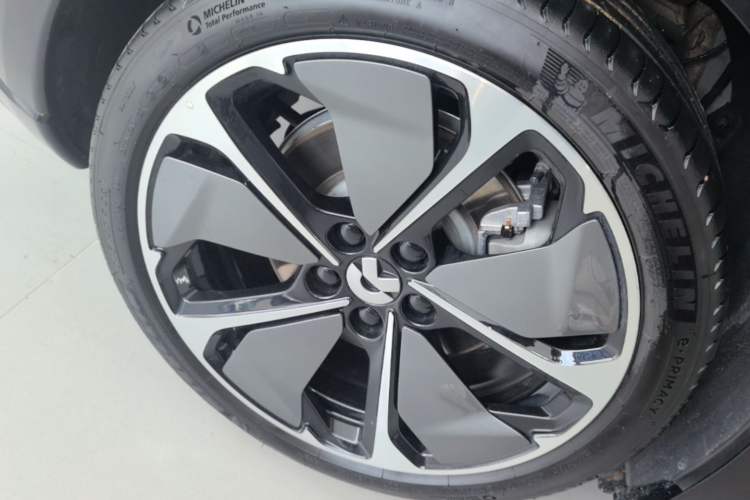 Used Nio ET5T 2025 75 kWh Touring Right Rear Wheel Hub