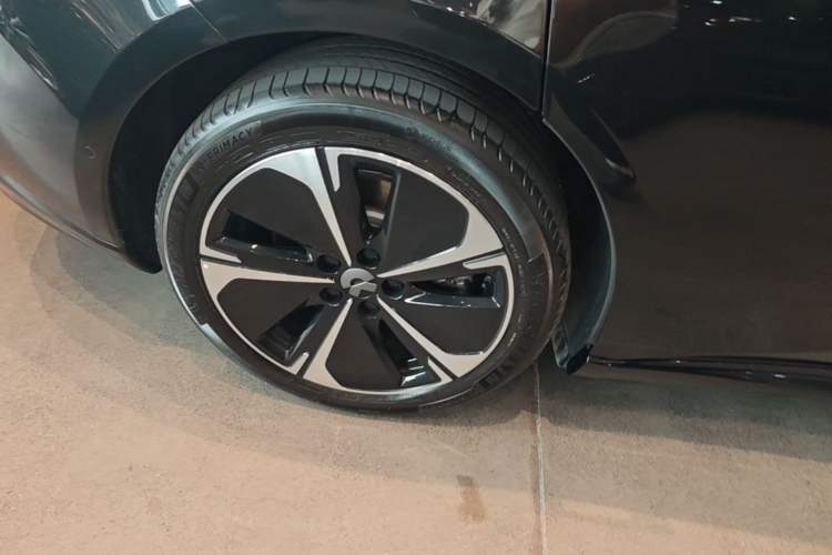Used Nio ET5T 2025 75 kWh Touring Right Rear Wheel Hub