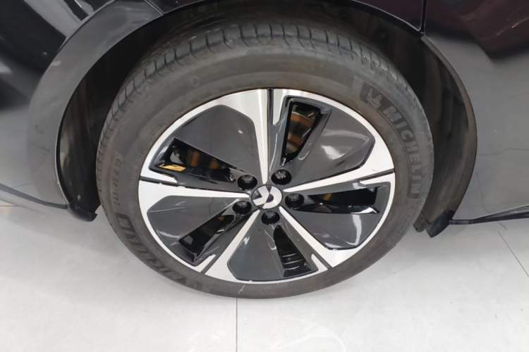 Used Nio ET5T 2025 75 kWh Touring Right Rear Wheel Hub