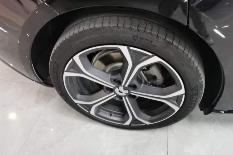 Used Nio ET5T 2025 75 kWh Touring Right Rear Wheel Hub