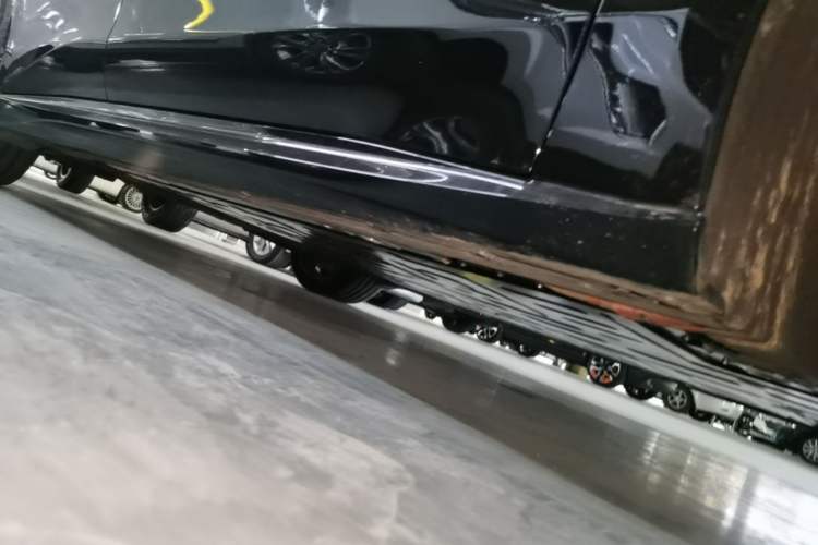 Used Nio ET5T 2025 75 kWh Touring Right Side Sill