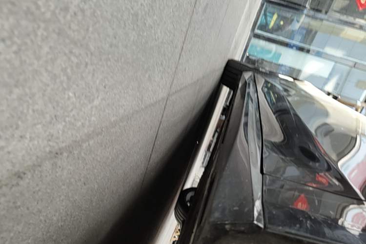 Used Nio ET5T 2025 100kWh Touring Right Side Sill