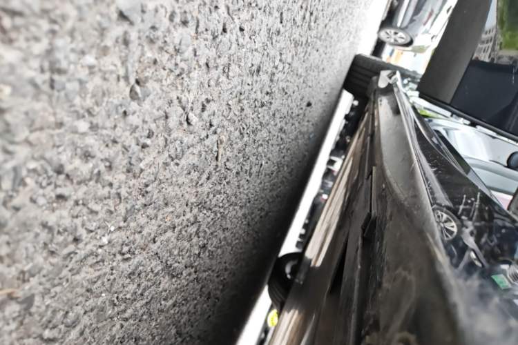 Used Nio ET5T 2025 75 kWh Touring Right Side Sill