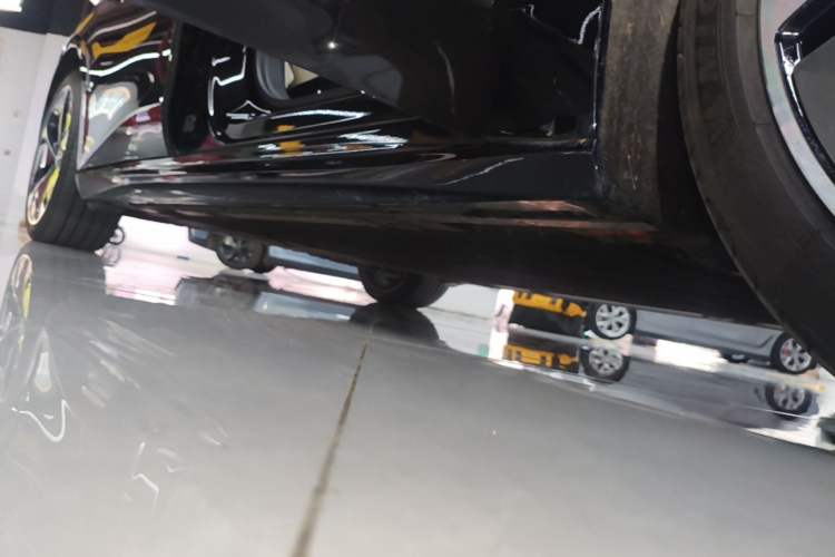 Used Nio ET5T 2025 75 kWh Touring Right Side Sill