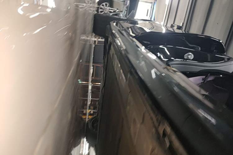 Used Nio ET5T 2025 75 kWh Touring Right Side Sill