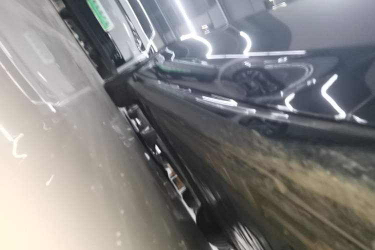 Used Nio ET5T 2025 75 kWh Touring Right Side Sill