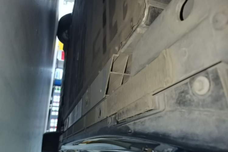 Used Nio ET5T 2025 75 kWh Touring Right Side Sill