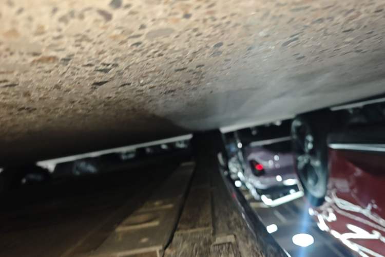 Used Nio ET5T 2025 75 kWh Touring Right Side Sill