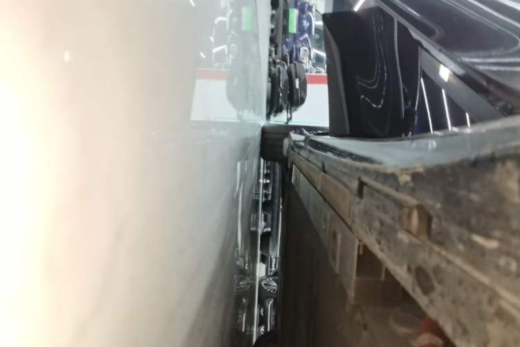 Used Nio ET5T 2025 75 kWh Touring Right Side Sill