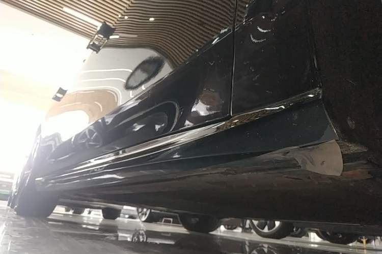 Used Nio ET5T 2025 75 kWh Touring Right Side Sill