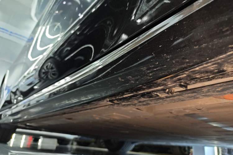 Used Nio ET5T 2025 100kWh Touring Right Side Sill