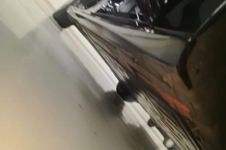 Used Nio ET5T 2025 75 kWh Touring Right Side Sill