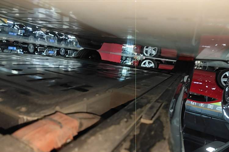 Used Nio ET5T 2025 75 kWh Touring Right Side Sill