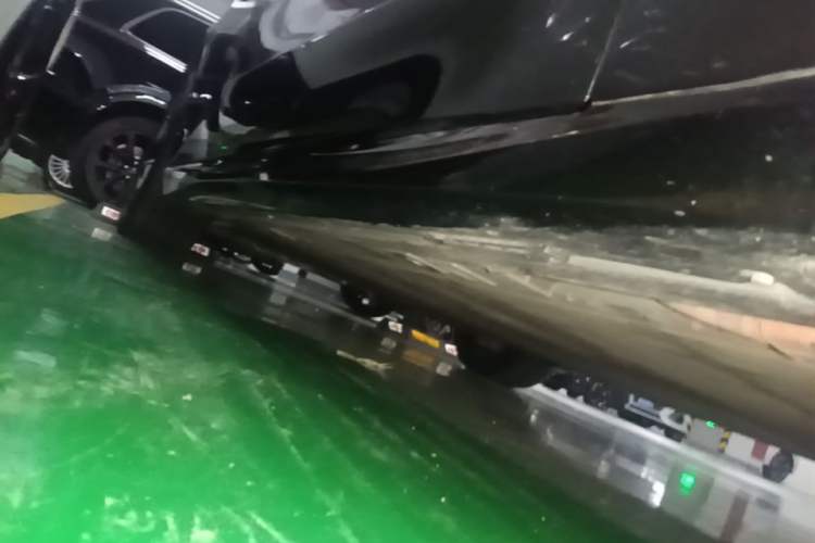 Used Nio ET5T 2025 75 kWh Touring Right Side Sill