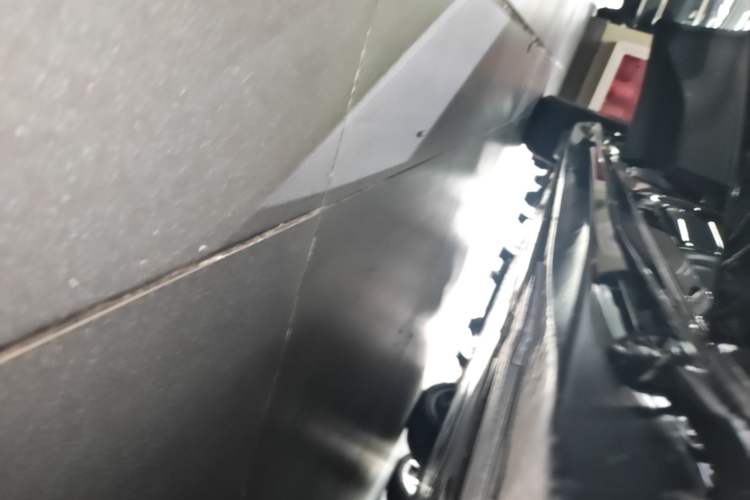 Used Nio ET5T 2025 75 kWh Touring Right Side Sill