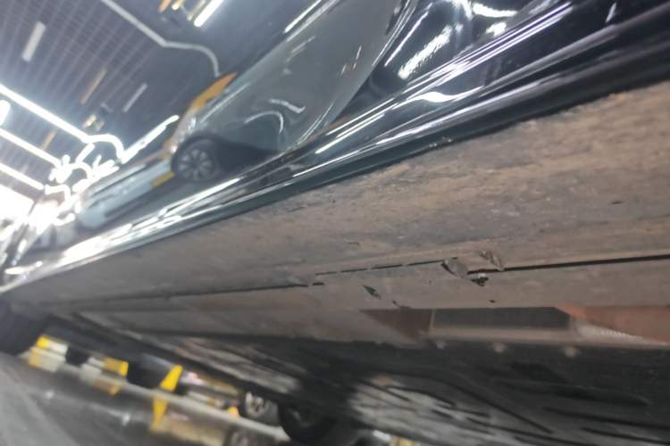 Used Nio ET5T 2025 75 kWh Touring Right Side Sill