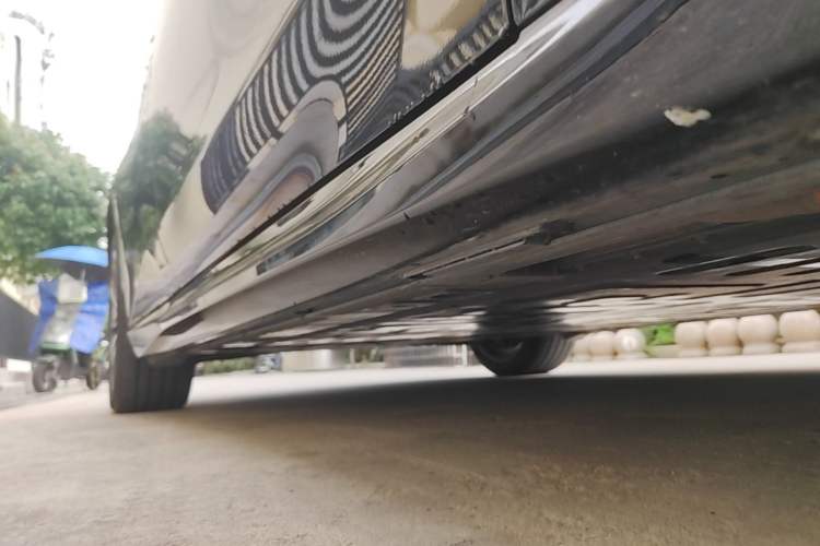 Used Nio ET5T 2025 75 kWh Touring Right Side Sill