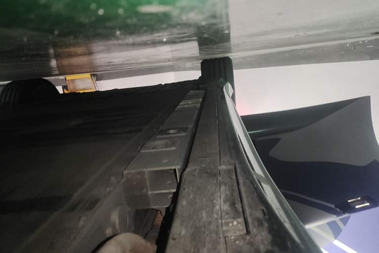 Used Nio ET5T 2025 75 kWh Touring Right Side Sill