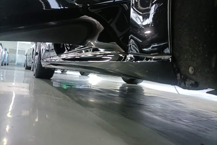 Used Nio ET5T 2025 75 kWh Touring Right Side Sill