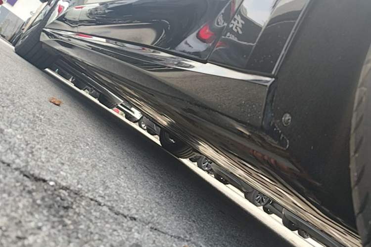Used Nio ET5T 2025 75 kWh Touring Right Side Sill
