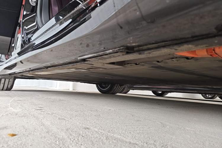 Used Nio ET5T 2025 75 kWh Touring Right Side Sill
