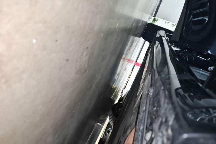 Used Nio ET5T 2025 75 kWh Touring Right Side Sill